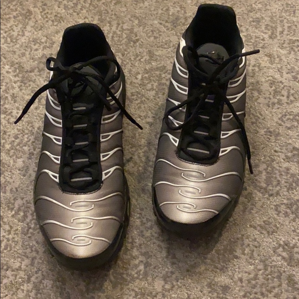 Size 10 Nike air tennis shoes